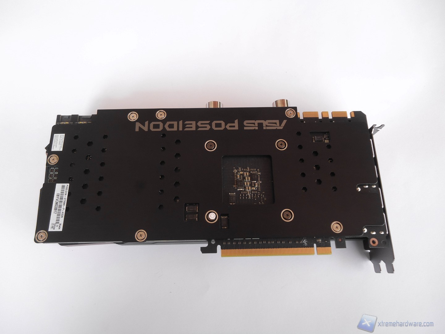 ASUS GTX 980 Poseidon 28