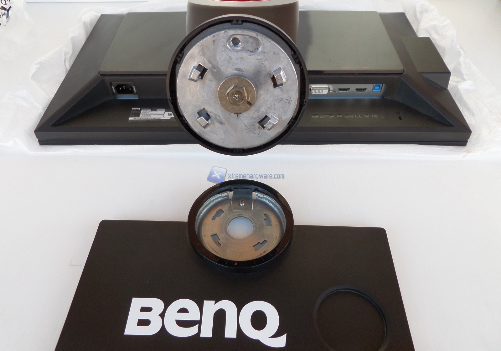 BenQ XL2430T Mount 03